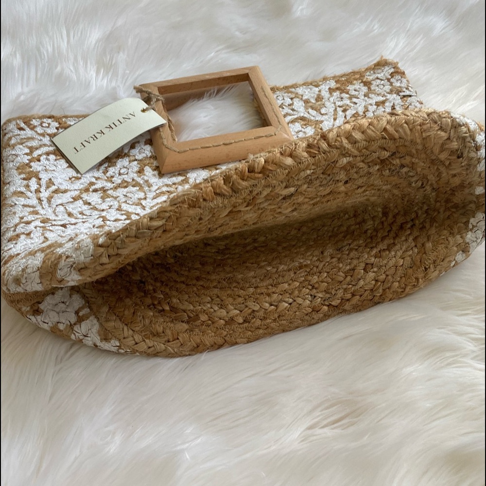 NWOT Straw bag - Picture 3 of 11